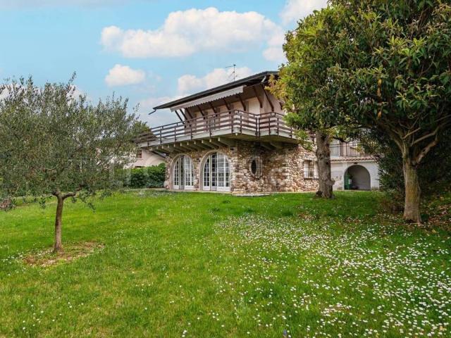 Villa singola in vendita a Peschiera del Garda via Adige, Boschetti