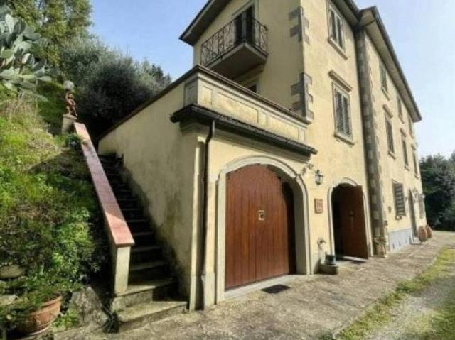Villa singola in vendita a Pescia via Sismondi