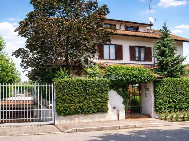 Villa singola in vendita a Pioltello via Perù