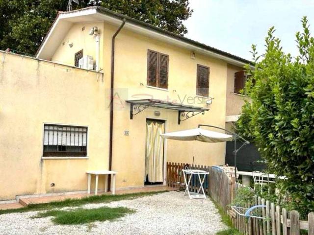 Villa singola in vendita a Pietrasanta via bugneta