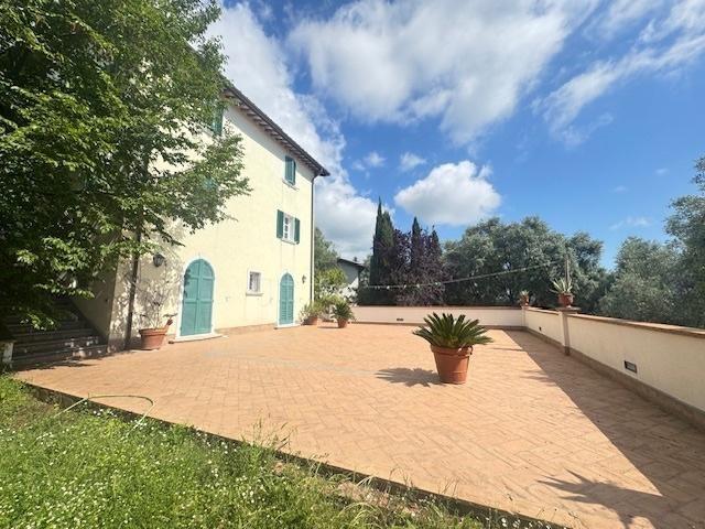 Villa singola in vendita a Pietrasanta via dei Salesiani