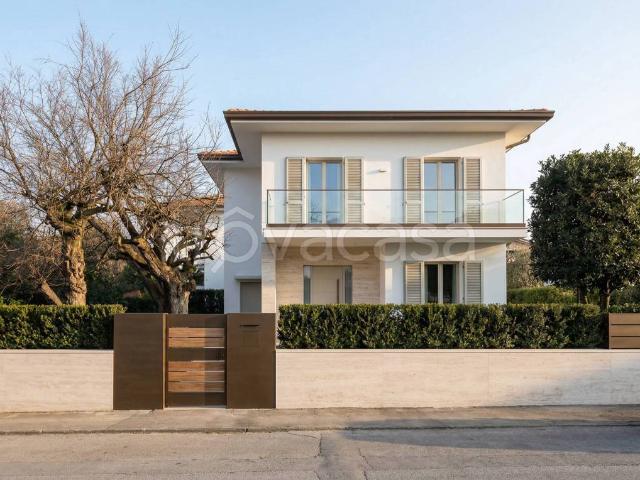 Villa singola in vendita a Pietrasanta via Tagliamento, 1