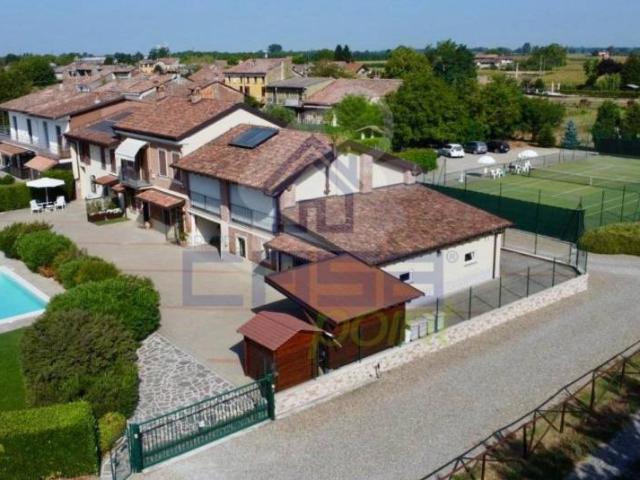 Villa singola in vendita a Pieve Porto Morone via Schiaffinata