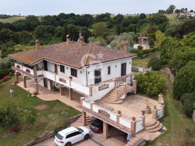 Villa singola in vendita a Pomezia via delle Magnolie, 30