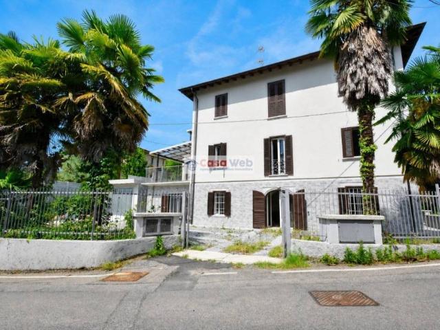 Villa singola in vendita a Porto Valtravaglia