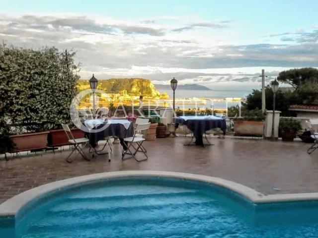 Villa singola in vendita a Pozzuoli