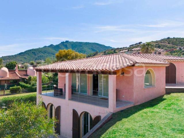 Villa singola in vendita a Pula, Is Molas