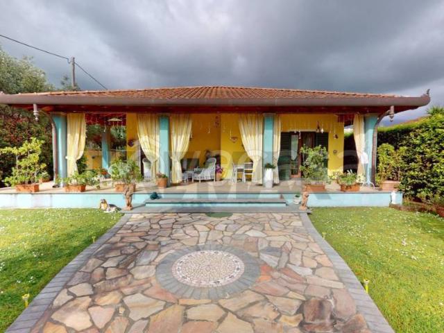 Villa singola in vendita a Querceta, Seravezza