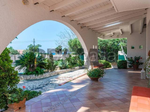 Villa singola in vendita a Ragusa via Ponza, sn, Contrade di Marina di Ragusa