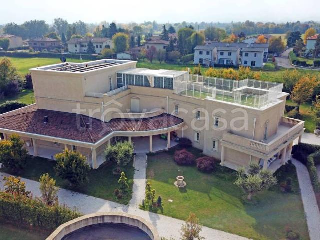 Villa singola in vendita a Reggio nell'Emilia via Ruggero Da Vezzano, Canali Capriolo