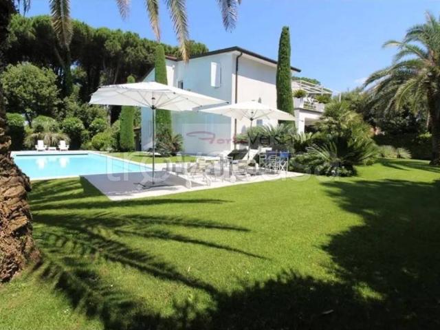 Villa singola in vendita a Roma Imperiale, Forte dei Marmi