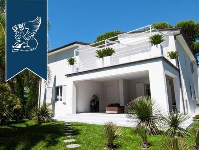 Villa singola in vendita a Roma Imperiale, Forte dei Marmi