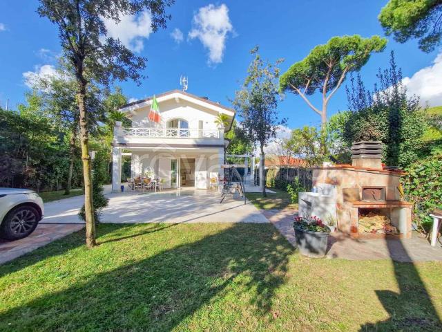 Villa singola in vendita a Roma Imperiale, Forte dei Marmi