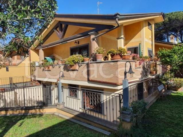 Villa singola in vendita a Roma via Umberto Giordano, Infernetto