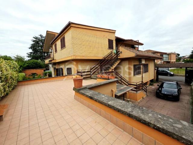 Villa singola in vendita a Roma via Bellico Calpurnio, 17, Anagnina