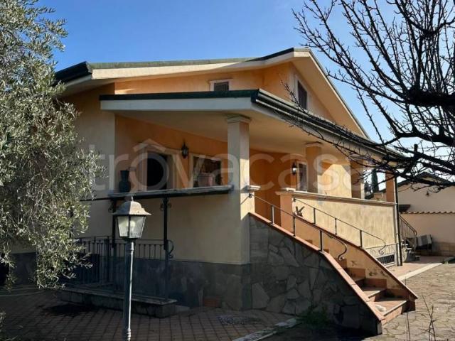 Villa singola in vendita a Roma via delle Nespole, Tor Tre Teste Torre Maura
