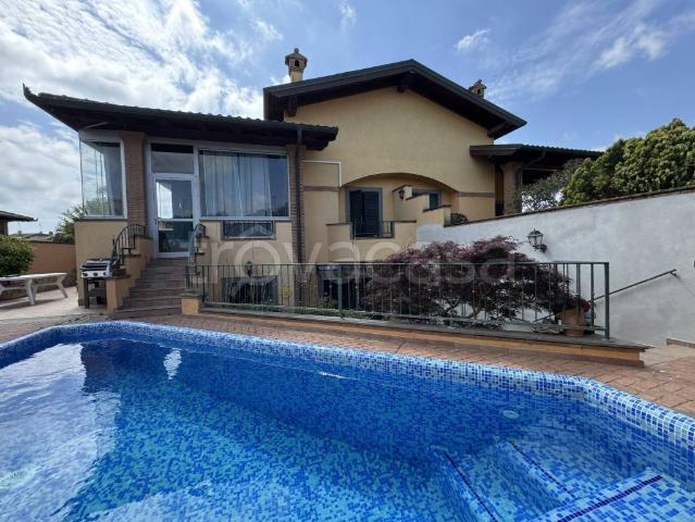 Villa bifamiliare in vendita a Roma via Giacomo Orefice, Infernetto