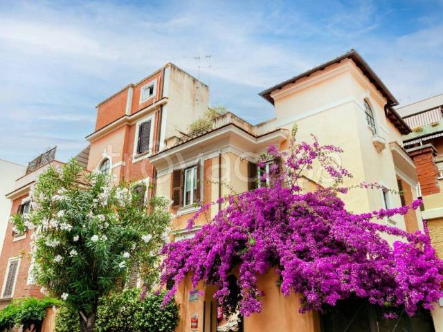 Villa singola in vendita a Roma via Spoleto, Villa Fiorelli