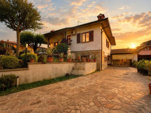 Villa singola in vendita a Rovato