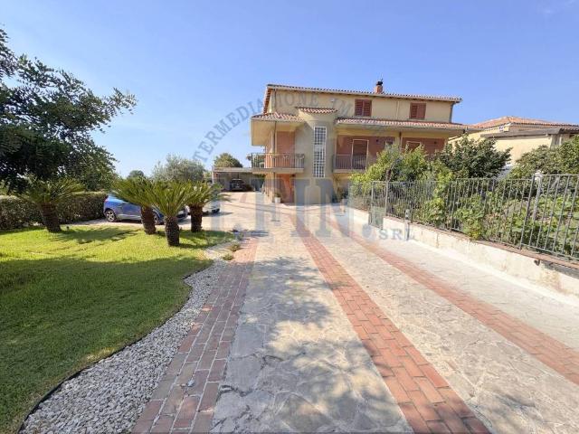 Villa singola in vendita a San Giovanni la Punta via Vallelunga