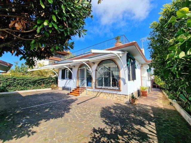 Villa singola in vendita a San Felice Circeo via Giuseppe Verdi, 4