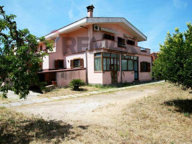 Villa singola in vendita ad Anzio via Dei Salici, 10, Villa Claudia