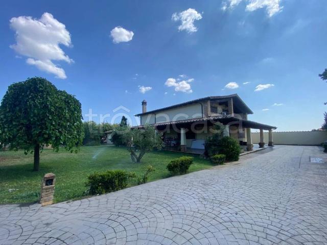 Villa singola in vendita ad Anguillara Sabazia via Albucceto