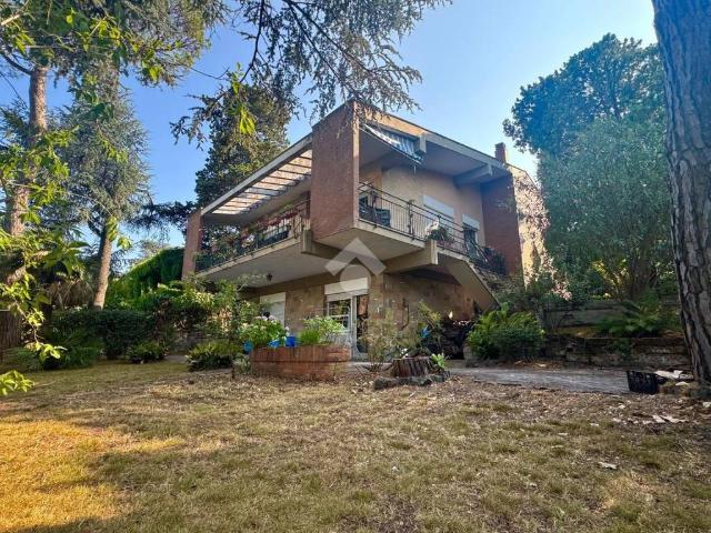 Villa singola in vendita ad Anguillara Sabazia via delle mimose, 10