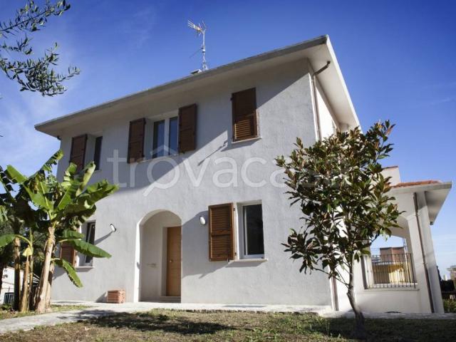 Villa singola in vendita ad Acquaviva Picena via livatino