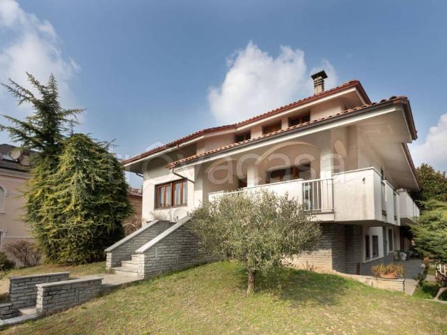 Villa singola in vendita ad Alba