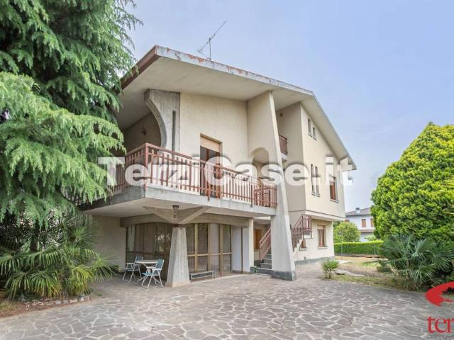 Villa singola in vendita ad Albano Sant'Alessandro via Madonna delle Rose