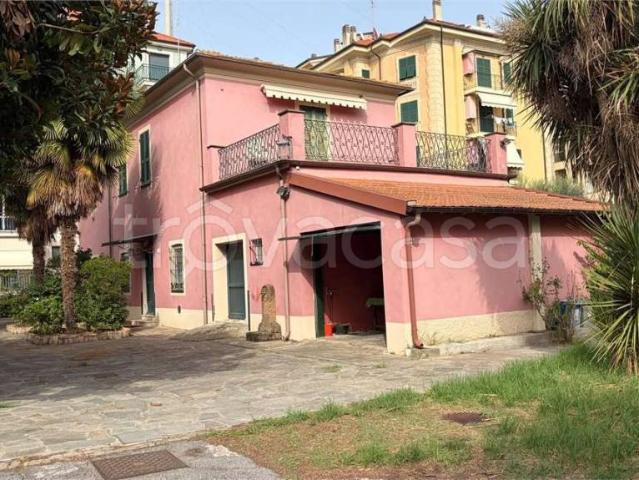 Villa singola in vendita ad Albenga via Piave