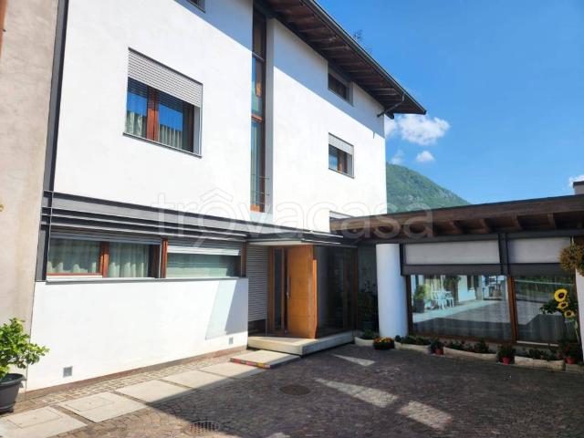 Villa singola in vendita ad Albino viale Milano