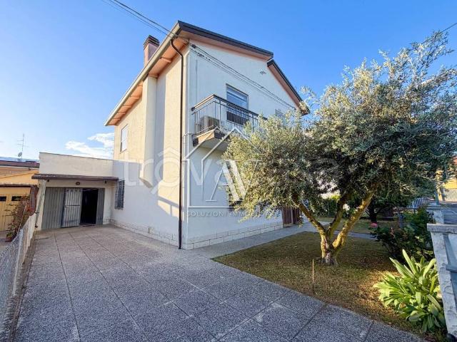 Villa singola in vendita ad Alfonsine via Aurelio Ravaioli, 6