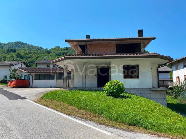 Villa singola in vendita ad Alpago via Dante Alighieri