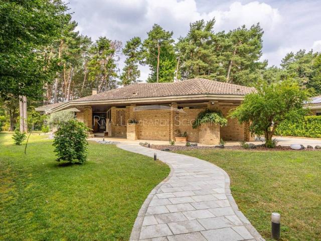 Villa singola in vendita ad Appiano Gentile via delle Magnolie, 12, La Pinetina
