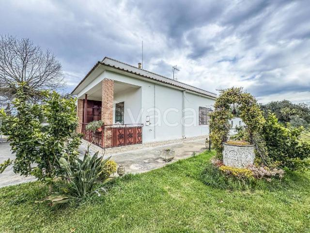 Villa singola in vendita ad Aprilia via Adda, Fossignano
