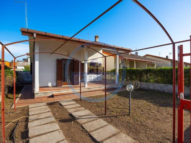 Villa singola in vendita ad Ardea via dei Platani, Lido dei Pini di Ardea Lupetta