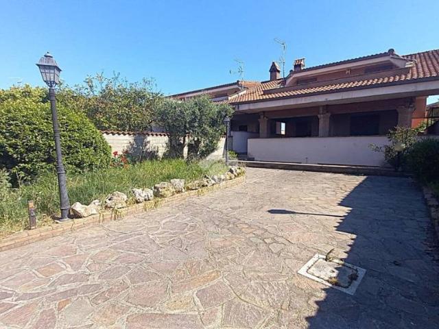 Villa singola in vendita ad Ardea via isernia, 36, Nuova Florida