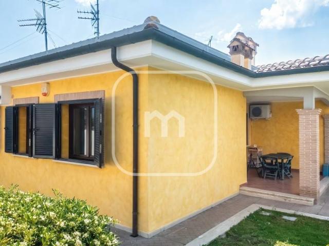 Villa singola in vendita ad Ardea via Pistoia, Nuova Florida