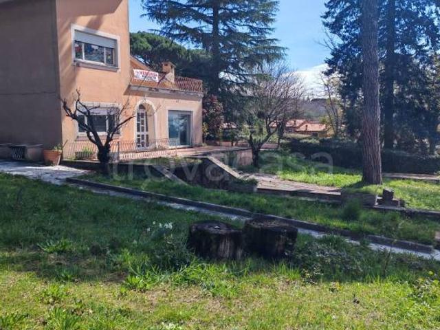 Villa singola in vendita ad Ariccia via Magno Egerio Lesbo, 1
