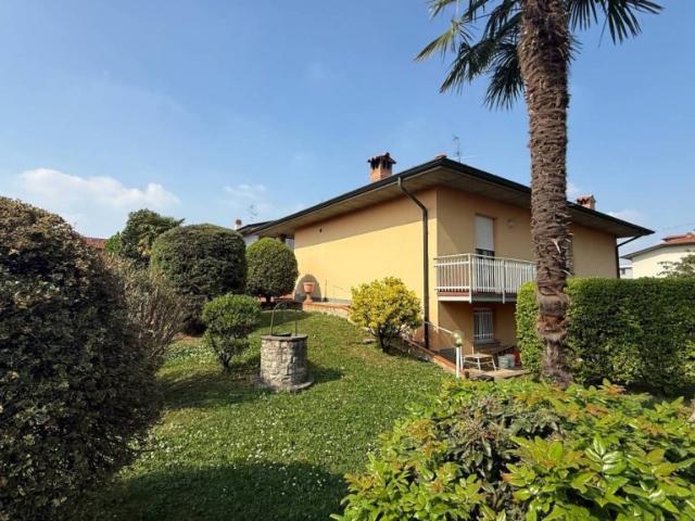 Villa singola in vendita ad Azzano San Paolo via Roma, 32
