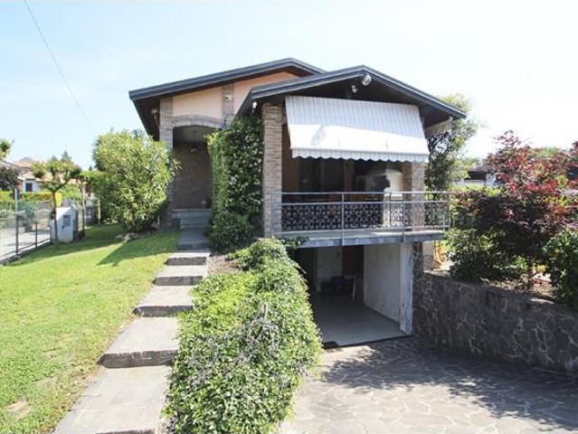VILLA SINGOLA INDIPENDENTE LIBERA SUI 4 LATI