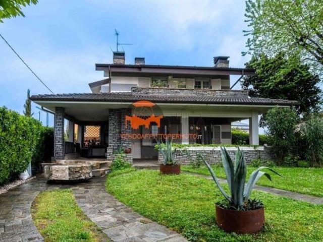VILLA SINGOLA SU LOTTO DI 820 MQ
