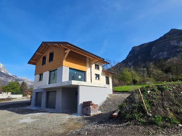 Villa située à Sallanches 130 m2 700 m2 de Terrain 74700 quartier St Martin