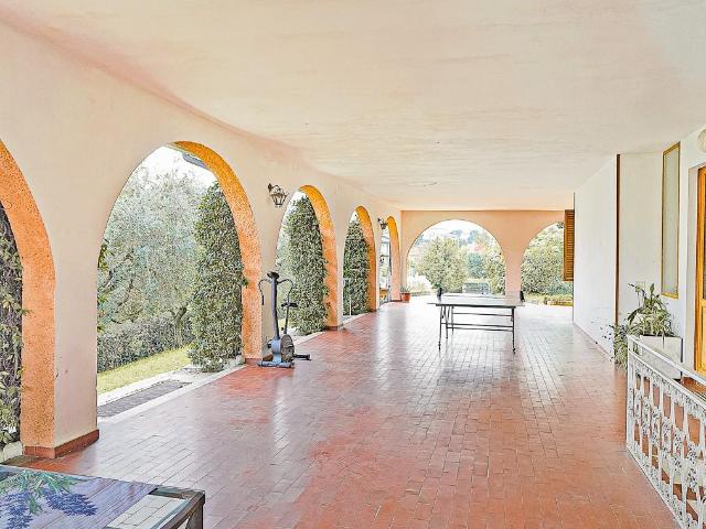 Villa spaziosa a Moniga del Garda, ampi spazi e privacy 740m² Moniga del Garda