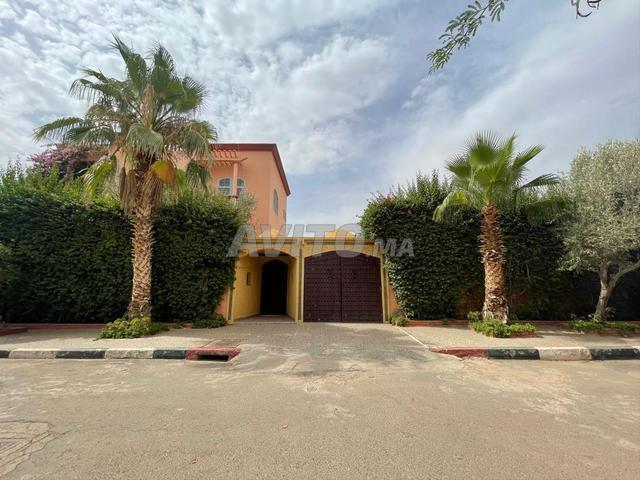 Villa spacieuse à vendre entre 3 écoles