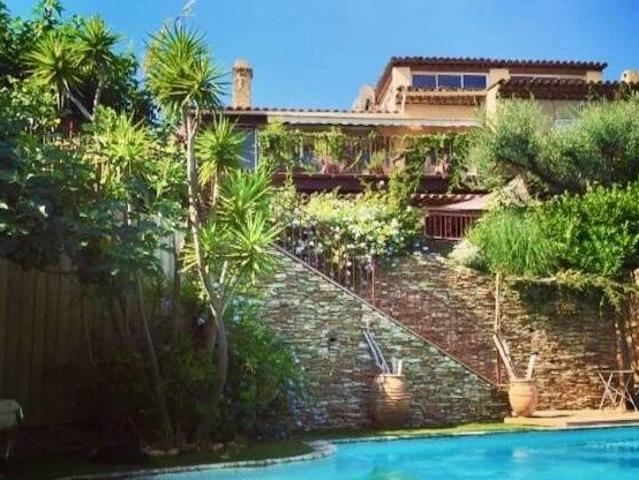 Villa spacieuse avec appartement indépendant