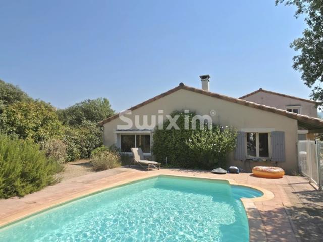 Villa spacieuse avec grand séjour et piscine