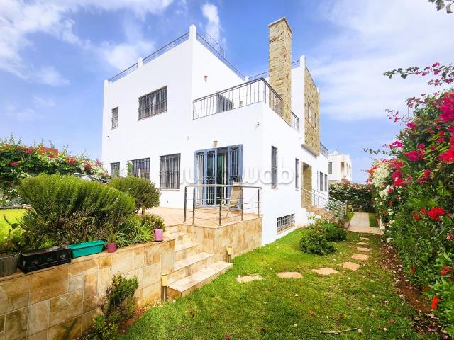 Villa spacieuse avec jardin terrasse vue sur mer
